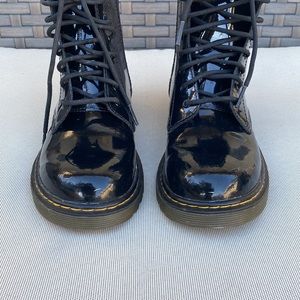 Dr martens 1460 WOMEN'S PATENT LEATHER LACE UP BOOTS